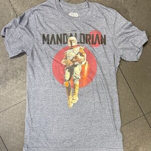 Star Wars Mandalorian Gray and Red T-Shirt Men’s size small